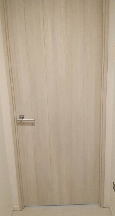 「お客様宅でドアの色や柄を合わせた塗装仕上げです」